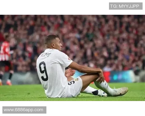 姆巴佩突入禁区遭对方侵犯却未获裁判判罚引发争议