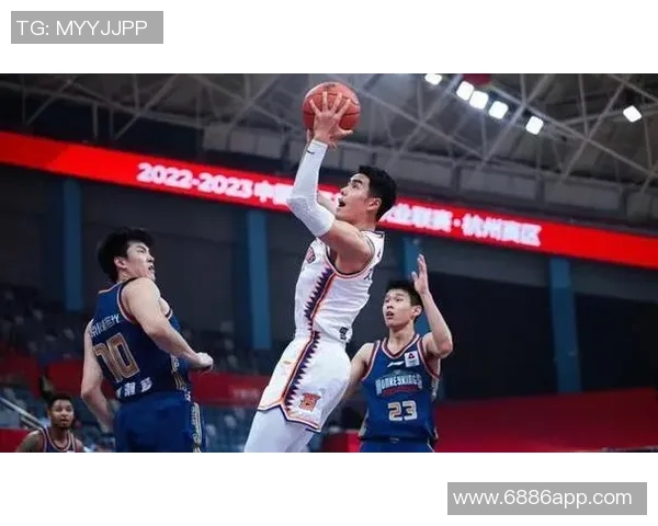 小卡表现低迷9投仅3中全场仅得10分正负值惨淡25