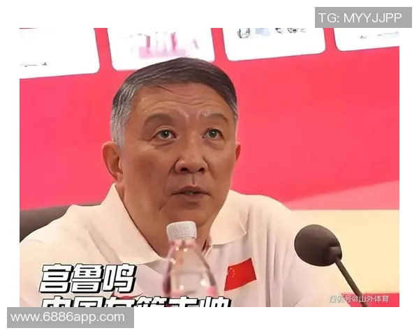 中国女篮主帅宫鲁鸣亲临现场指导观战WCBA四川对阵武汉常规赛